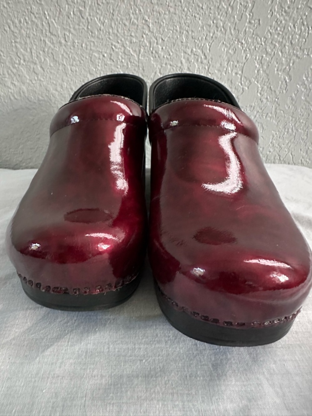 Dansko Professional Red Marbled Patent Leather Clogs Size 39 - Picture 4 of 12